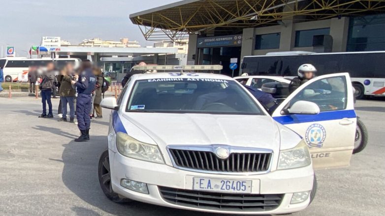 Θεσσαλονίκη: 13 προσαγωγές μελών του Ρουβίκωνα για παρέμβαση σε κατάστημα εστίασης Θεσσαλονίκη: 13 προσαγωγές μελών του Ρουβίκωνα για παρέμβαση σε κατάστημα εστίασης
