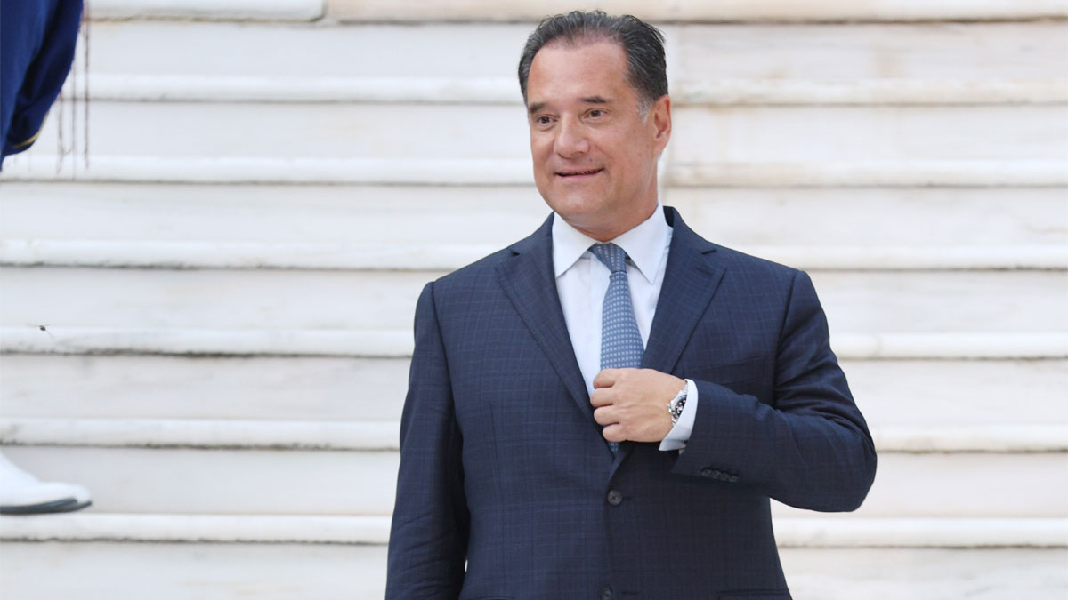 Άδωνις Γεωργιάδης: Φωτογραφία τον δείχνει με γυναίκα σε προσωπικές στιγμές – Η αντίδρασή του