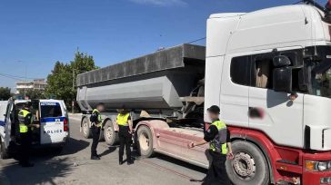 Σαρωτικοί έλεγχοι της ΕΛ.ΑΣ. σε φορτηγά – 972 παραβάσεις