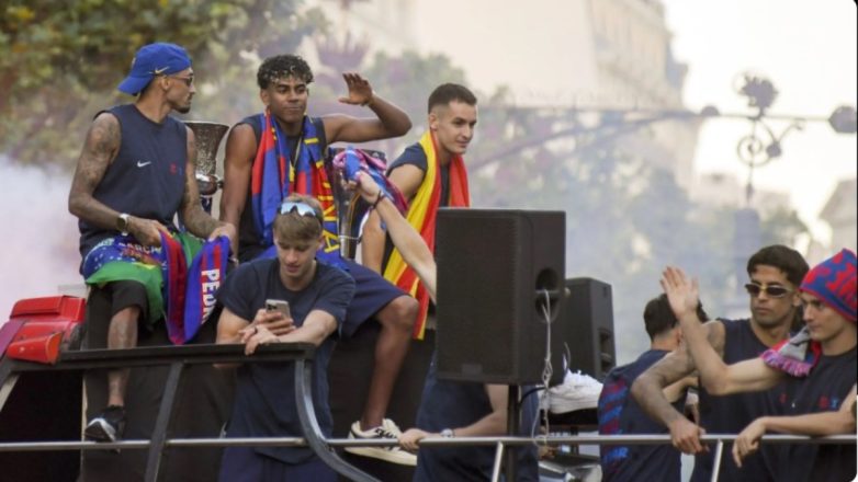 Ο Γιαμάλ με σημαία Παλαιστίνης στην φιέστα της Μπαρτσελόνα
