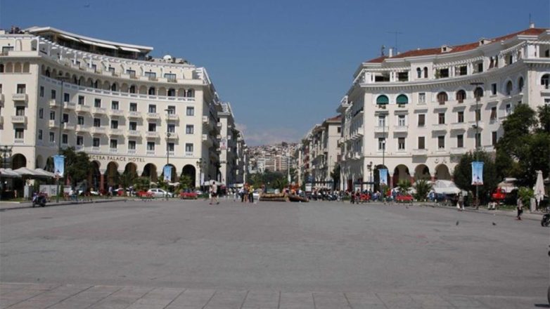 Ραντεβού στην Αριστοτέλους για το μεγαλύτερο ζεϊμπέκικο στον κόσμο Ραντεβού στην Αριστοτέλους για το μεγαλύτερο ζεϊμπέκικο στον κόσμο