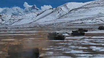 Κίνα: Μήνυμα ισχύος από το Θιβέτ με εντυπωσιακές βολές των αυτοκινούμενων πυροβόλων PLZ-07