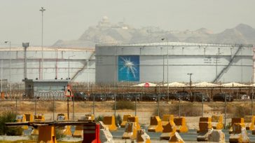 Σαουδική Αραβία: Στα χαμηλότερα επίπεδα από το 1990 η παραγωγή πετρελαίου