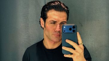 Πέτρος Ιακωβίδης: Το σπάνιο βίντεο από την παιδική ηλικία του και τα πρώτα του μουσικά βήματα