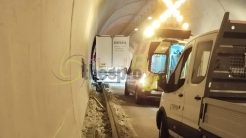 Μεθυσμένος οδηγός φορτηγού ξήλωσε πεζοδρόμιο 50 μέτρων σε τούνελ της Θεσπρωτίας
