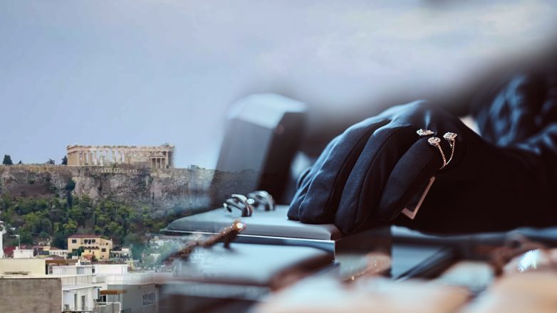 «Κινηματογραφική» διάρρηξη σε κοσμηματοπωλείο στην Ακρόπολη: Άρπαξαν τιμαλφή και έγιναν «καπνός» «Κινηματογραφική» διάρρηξη σε κοσμηματοπωλείο στην Ακρόπολη: Άρπαξαν τιμαλφή και έγιναν «καπνός»