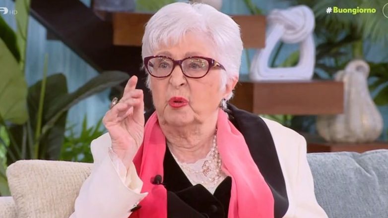 Έφη Παπαθεοδώρου: Το ατύχημα στο μάτι και η Eurovision Έφη Παπαθεοδώρου: Το ατύχημα στο μάτι και η Eurovision