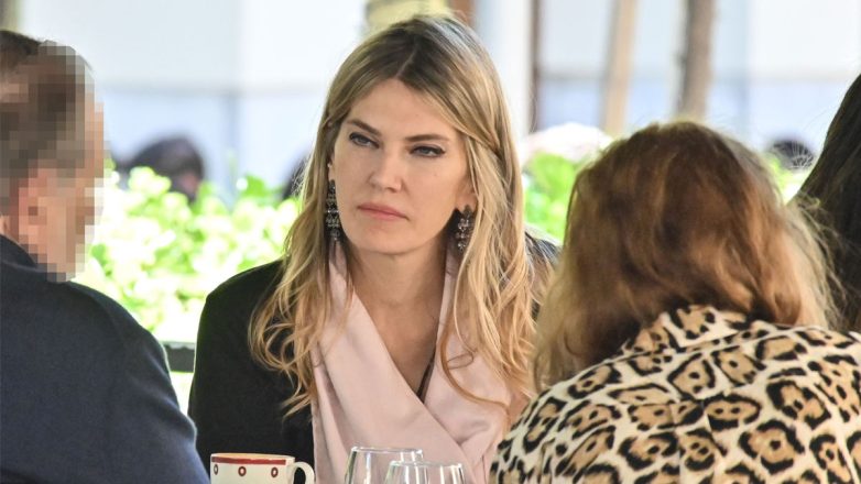 Εύα Καϊλή: Σπάνια δημόσια εμφάνιση στο κέντρο της Αθήνας – Φωτογραφίες Εύα Καϊλή: Σπάνια δημόσια εμφάνιση στο κέντρο της Αθήνας – Φωτογραφίες