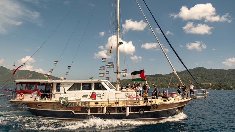 Ισραήλ: Στην Ασντόντ μεταφέρονται οι Έλληνες του στολίσκου «Global Sumud Flotilla» Ισραήλ: Στην Ασντόντ μεταφέρονται οι Έλληνες του στολίσκου «Global Sumud Flotilla»