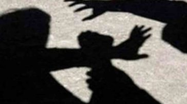 Άγριος ξυλοδαρμός 13χρονης από συμμαθητριές της