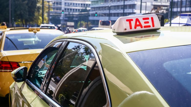 Συνελήφθη οδηγός ταξί – Χρέωσε διαδρομή των 20 ευρώ για 45 Συνελήφθη οδηγός ταξί – Χρέωσε διαδρομή των 20 ευρώ για 45