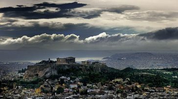 Κομισιόν: «Φρένο» στην ανάπτυξη και άλμα στον πληθωρισμό για την Ελλάδα
