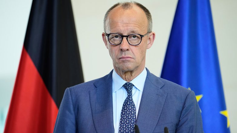 Μερτς: Να δοθεί στην Ουκρανία καθεστώς «συνδεδεμένου μέλους» στην ΕΕ Μερτς: Να δοθεί στην Ουκρανία καθεστώς «συνδεδεμένου μέλους» στην ΕΕ