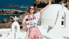 Η Lily Collins ανακοίνωσε ότι η 6η σεζόν του Emily in Paris θα είναι η τελευταία – Το post από τη Μύκονο
