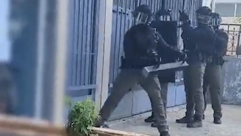 Βίντεο με την έφοδο της ΕΛΑΣ σε κρησφύγετο «λογιστών» και «υπαλλήλων» του ΔΕΔΔΗΕ Βίντεο με την έφοδο της ΕΛΑΣ σε κρησφύγετο «λογιστών» και «υπαλλήλων» του ΔΕΔΔΗΕ