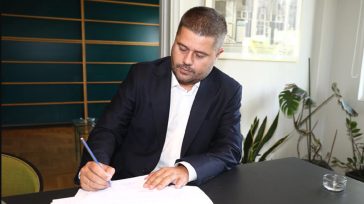 Ο Μάκης, ο Αλέξης και στο βάθος …ΑΕΚ!