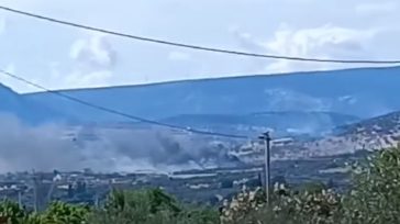 Φωτιά στα Καλύβια σε περιοχή με χαμηλή βλάστηση