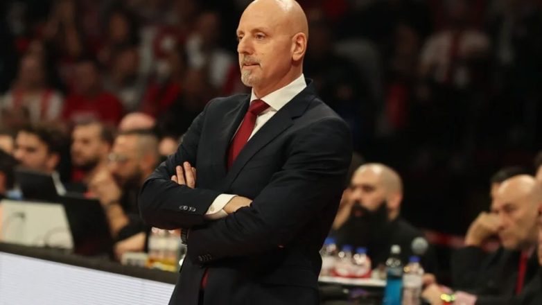 Επίσημα παρελθόν από τον Ερυθρό Αστέρα ο Ομπράντοβιτς Επίσημα παρελθόν από τον Ερυθρό Αστέρα ο Ομπράντοβιτς