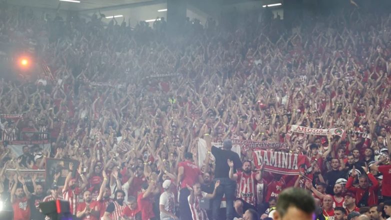 AS: 500 οπαδοί του Ολυμπιακού έκαναν «ντου» στο T. Center