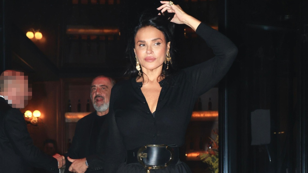 Σίλια Κριθαριώτη: Βραδινή έξοδος στο dinner πάρτι για τα 55α γενέθλια του αδερφού της, Νίκου