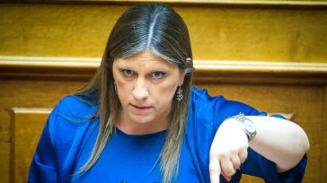 Τέμπη: Στον Άρειο Πάγο η Ζωή Κωνσταντοπούλου με συγγενείς θυμάτων