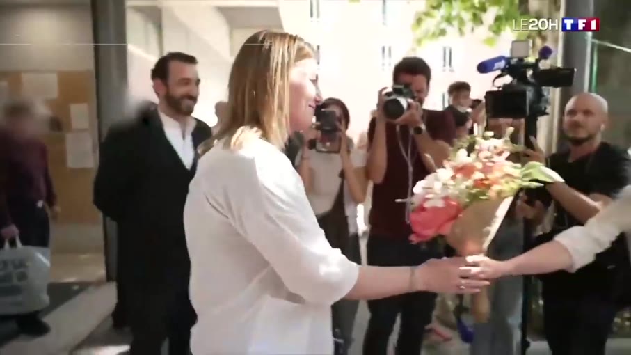 Την ανάγκαζε να συνευρεθεί με 487 άνδρες