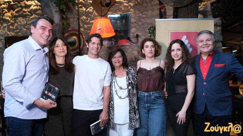 Ελένη Καπλάνη: Μια βραδιά γεμάτη συγκίνηση και αγάπη στην πρώτη παρουσίαση της «Ηλέκτρας»