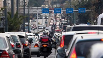 Στο κόκκινο η Αθήνα: Γιατί η μοτοσικλέτα κερδίζει τη μάχη της πόλης;