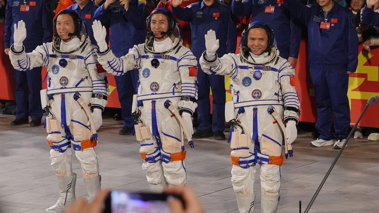 Shenzhou-21: Επέστρεψαν στη Γη οι τρεις Κινέζοι αστροναύτες Shenzhou-21: Επέστρεψαν στη Γη οι τρεις Κινέζοι αστροναύτες