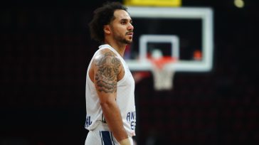 Στους τελικούς η Εφές που έκανε το 2-0 επί της Τουρκ Τέλεκομ