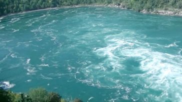 Καναδάς: Βίντεο με την τεράστια δίνη «Devil’s Hole»