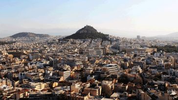 Στεγαστική κρίση: Γιατί τα ενοίκια στην Αθήνα απορροφούν πάνω από το μισό εισόδημα
