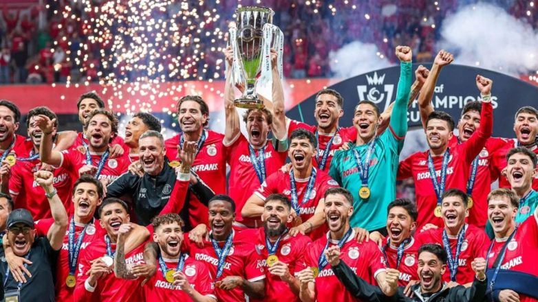 Σήκωσε το Champions Cup της CONCACAF η Τολούκα! Σήκωσε το Champions Cup της CONCACAF η Τολούκα!