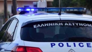 Μάνδρα: Άνδρας απειλεί να πέσει από ταράτσα μονοκατοικίας