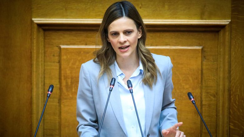 Έφη Αχτσιόγλου: Παραιτήθηκε από βουλευτής – «Παραμένω ενεργή πολιτικά» Έφη Αχτσιόγλου: Παραιτήθηκε από βουλευτής – «Παραμένω ενεργή πολιτικά»