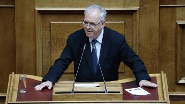 Ο Γιάννης Δραγασάκης παίρνει την έδρα της Έφης Αχτσιόγλου