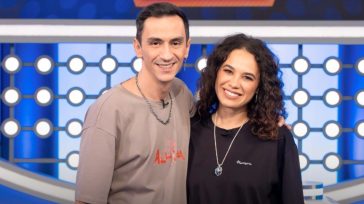 Τόλης Παπαδημητρίου – Πηνελόπη Πλάκα: H πρώτη κοινή φωτογραφία από τη Σίφνο μετά τις φήμες ότι είναι ζευγάρι