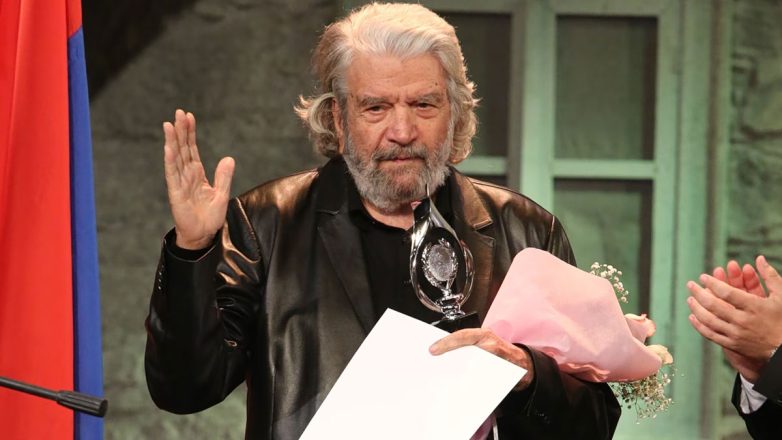Άγγελος Αντωνόπουλος: Γιατί έγινε κρυφά η ταφή του;