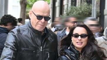 Τζώνη Καλημέρης – Ελπίδα Ιακωβίδου: Σπάνια δημόσια εμφάνιση στο κέντρο της Αθήνας