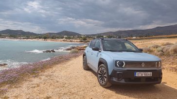 Οδηγούμε στην Αθήνα το ολοκαίνουργιο Renault 4 E-Tech Electric των 150 ίππων – Πόσο κοστίζει; (Βίντεο) 