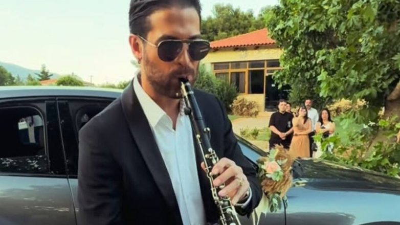Ο Άρης Μουγκοπέτρος παίζει ξανά κλαρίνο σε γάμο, έναν χρόνο μετά τον τραυματισμό του Ο Άρης Μουγκοπέτρος παίζει ξανά κλαρίνο σε γάμο, έναν χρόνο μετά τον τραυματισμό του