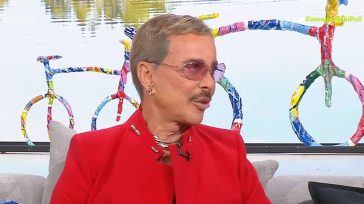 Λάκης Γαβαλάς: «Δεν έτυχε ποτέ να τα παρατήσω όλα για έναν έρωτα – Στα 75 μου αγαπάω διαφορετικά»