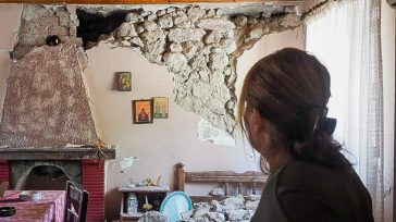Μετρούν πληγές από τον σεισμό στην Εύβοια