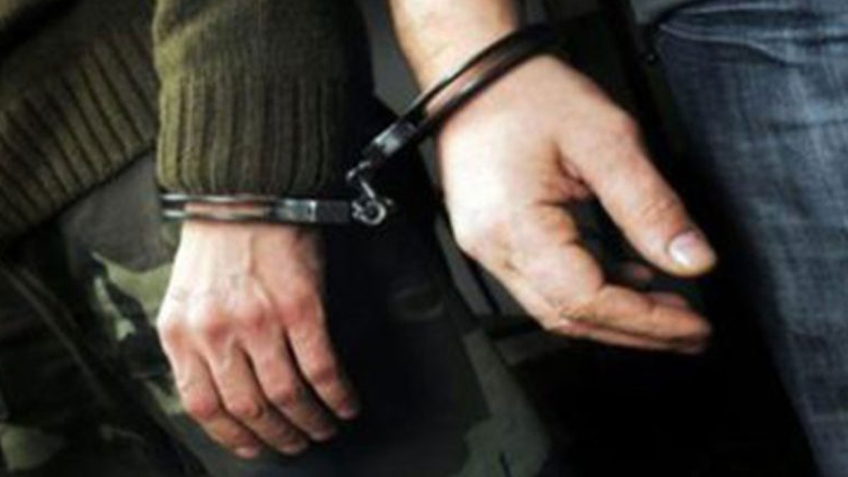Σέρρες: Χειροπέδες σε σπείρα που παρίστανε τους εφοριακούς