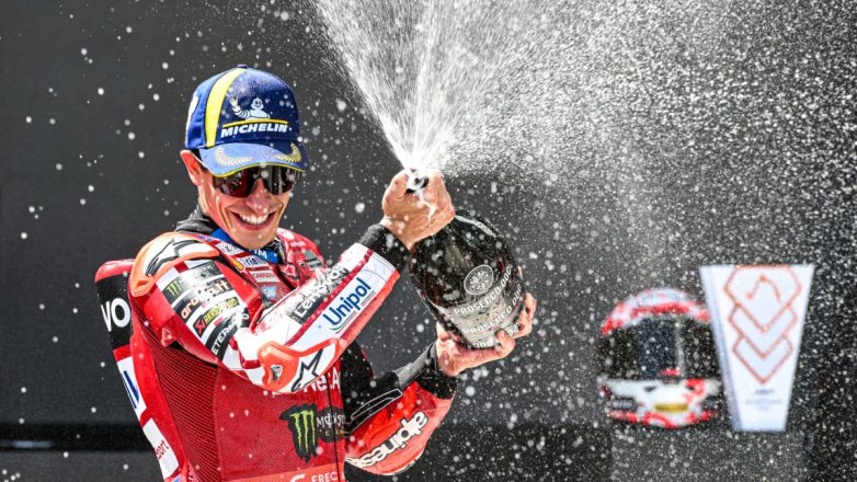 100 και δεν σταματά: Ο Marc Marquez πετυχαίνει τη νίκη-ορόσημο στο Balaton Park 100 και δεν σταματά: Ο Marc Marquez πετυχαίνει τη νίκη-ορόσημο στο Balaton Park