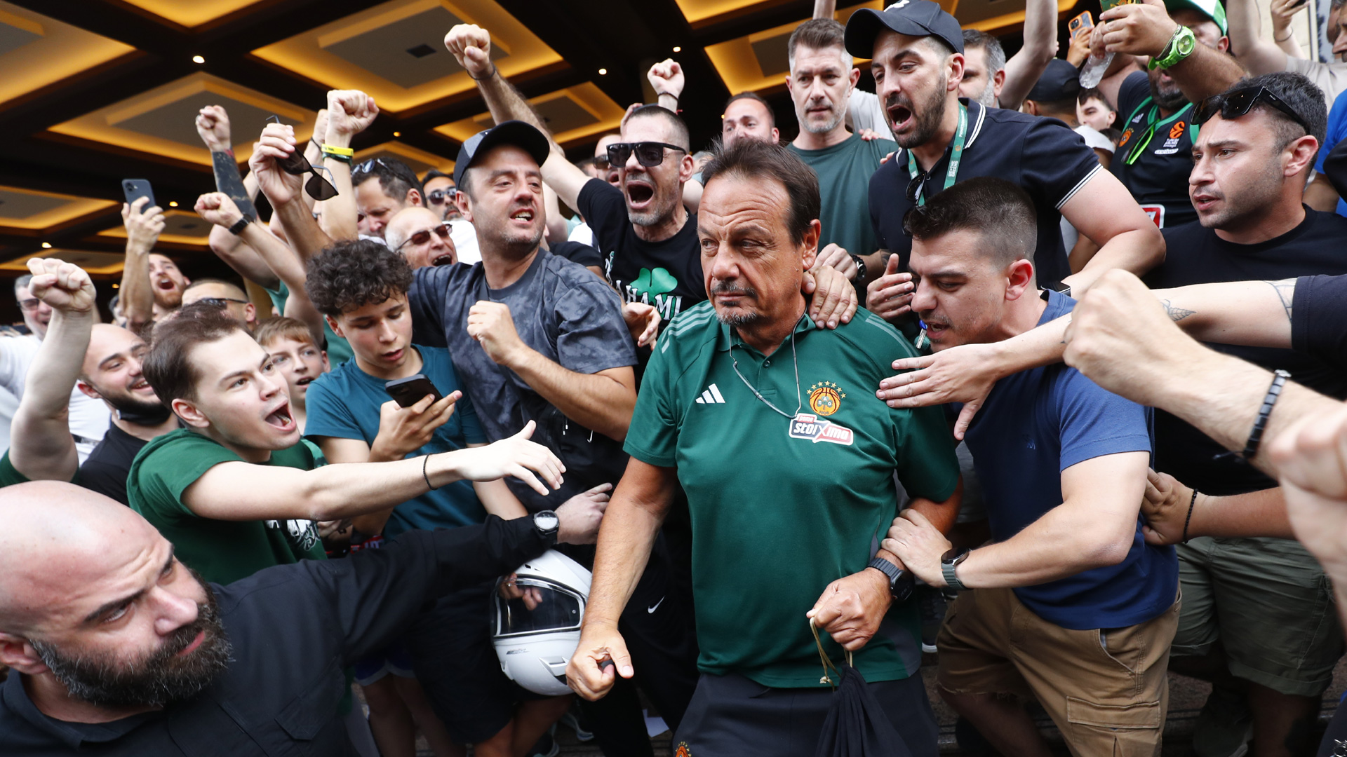 «Βούλιαξε» το Caravel κατά την αναχώρηση της αποστολής του Π