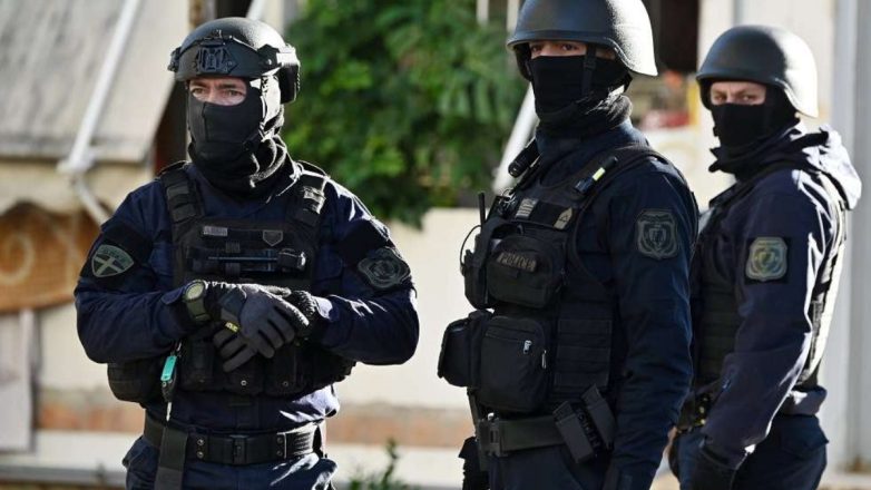 Σπείρα διακίνησης ναρκωτικών και όπλων στο στόχαστρο του ελληνικού FBI Σπείρα διακίνησης ναρκωτικών και όπλων στο στόχαστρο του ελληνικού FBI