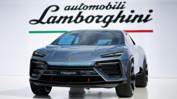 «Οι πελάτες μας δεν τα θέλουν» – Η Lamborghini εξηγεί γιατί πάγωσε την παραγωγή του πρώτου ηλεκτρικού της