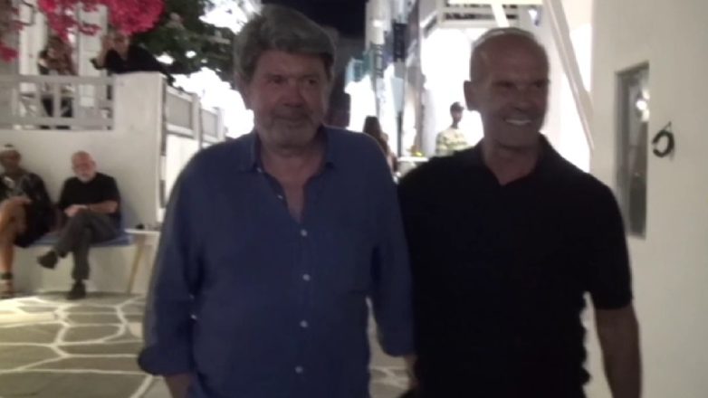 Γιάννης Λάτσιος & Πέτρος Κωστόπουλος μαζί στη Μύκονο – Η βραδινή τους έξοδος στα Ματογιάννια Γιάννης Λάτσιος & Πέτρος Κωστόπουλος μαζί στη Μύκονο – Η βραδινή τους έξοδος στα Ματογιάννια