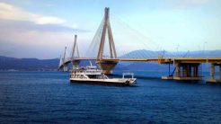 Ρίο-Αντίρριο: Πλήρωμα φέρι έσωσε 70χρονη από πνιγμό